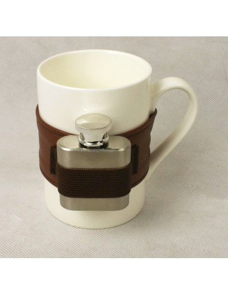 Taza de café con mini petaca